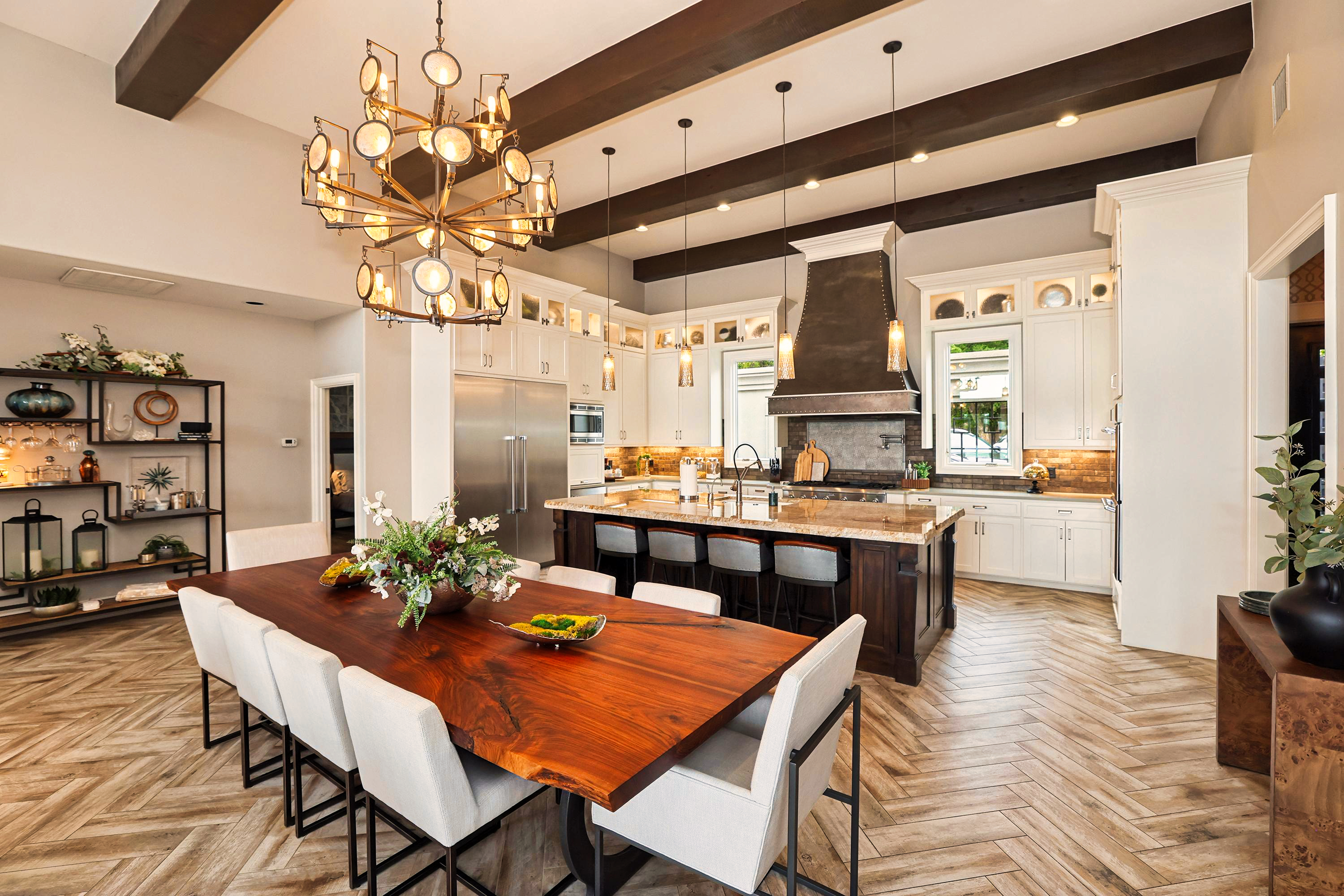 Dining & Kitchen